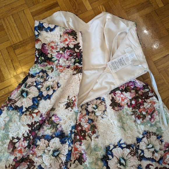 Stunning Sweetheart Dress - Picture 10 of 12